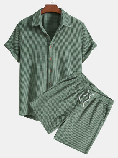 Vaffelknappet skjorte og shorts