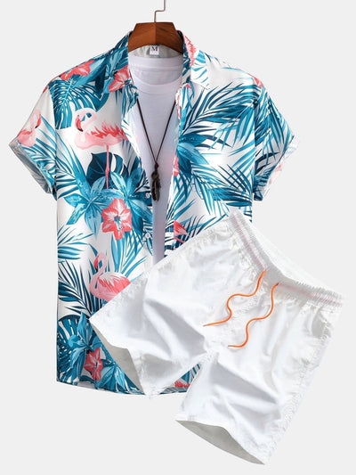Skjorte med flamingoknappslå og badedrakt med tropisk mønster