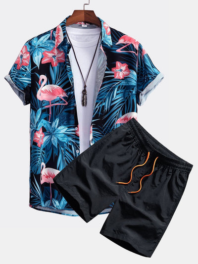 Skjorte med flamingoknappslå og badedrakt med tropisk mønster