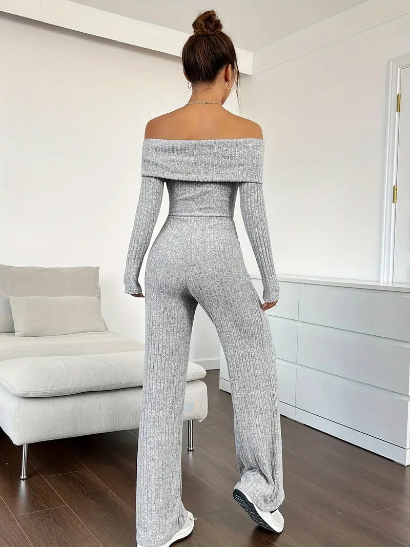 Ribbestrikket jumpsuit med skulderstropper