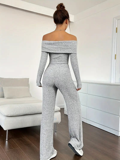 Ribbestrikket jumpsuit med skulderstropper