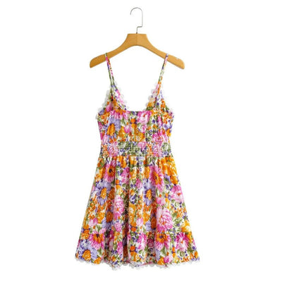 Blomstret sommerkjole med blondekant