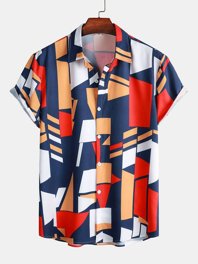 Skjorte og badeshorts med geometrisk trykk