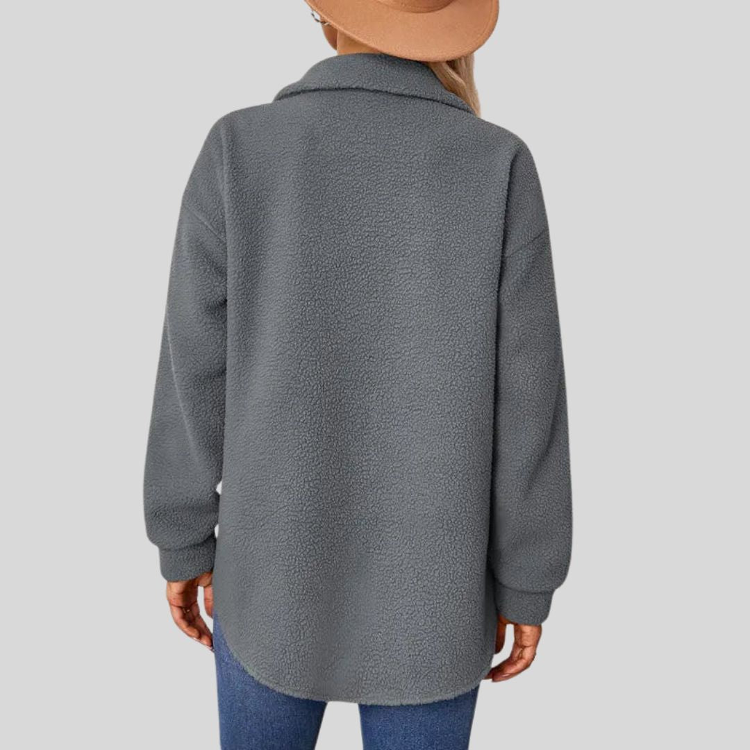 Plysjfrakk med reversert krage