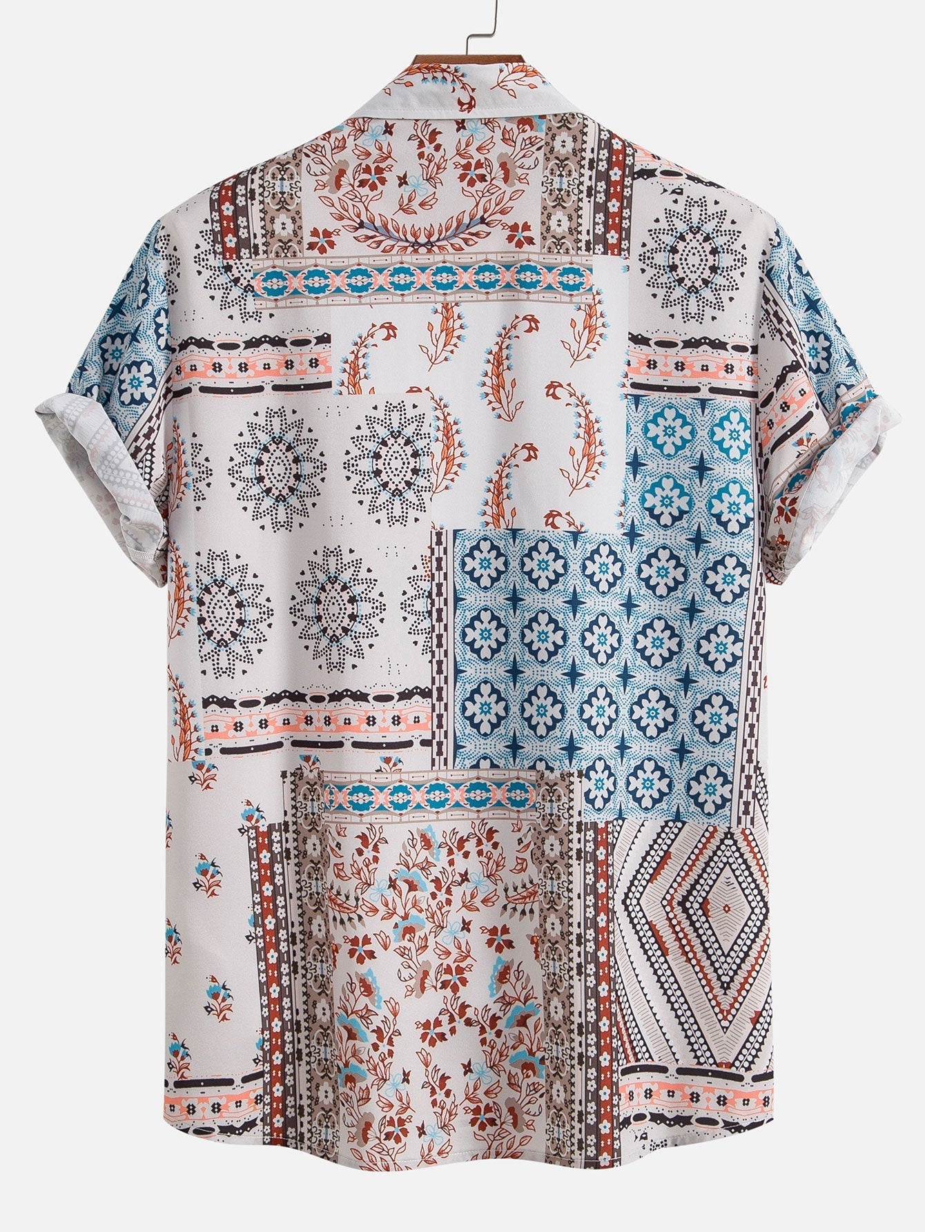 Skjorte med knapp og badeshorts med skjerfmønster