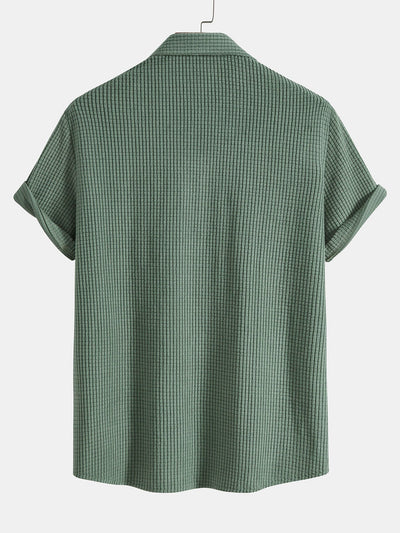 Vaffelknappet skjorte og shorts