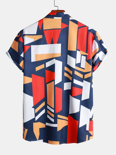 Skjorte og badeshorts med geometrisk trykk