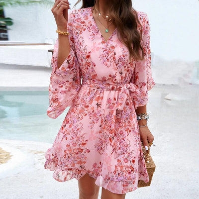 Trendy og elegant blomstret kjole