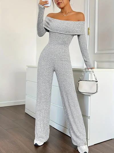 Ribbestrikket jumpsuit med skulderstropper