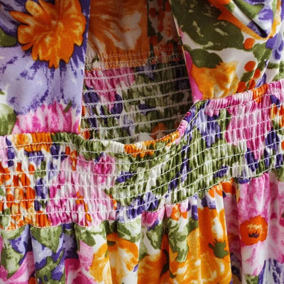 Blomstret sommerkjole med blondekant