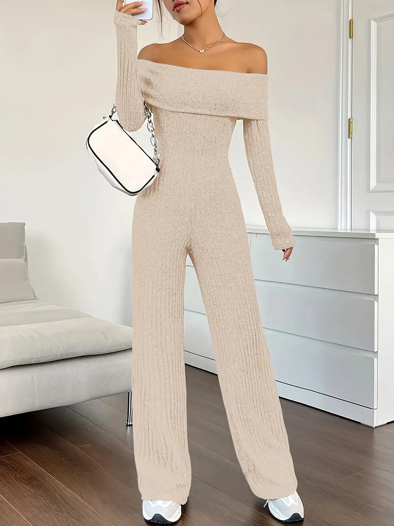 Ribbestrikket jumpsuit med skulderstropper