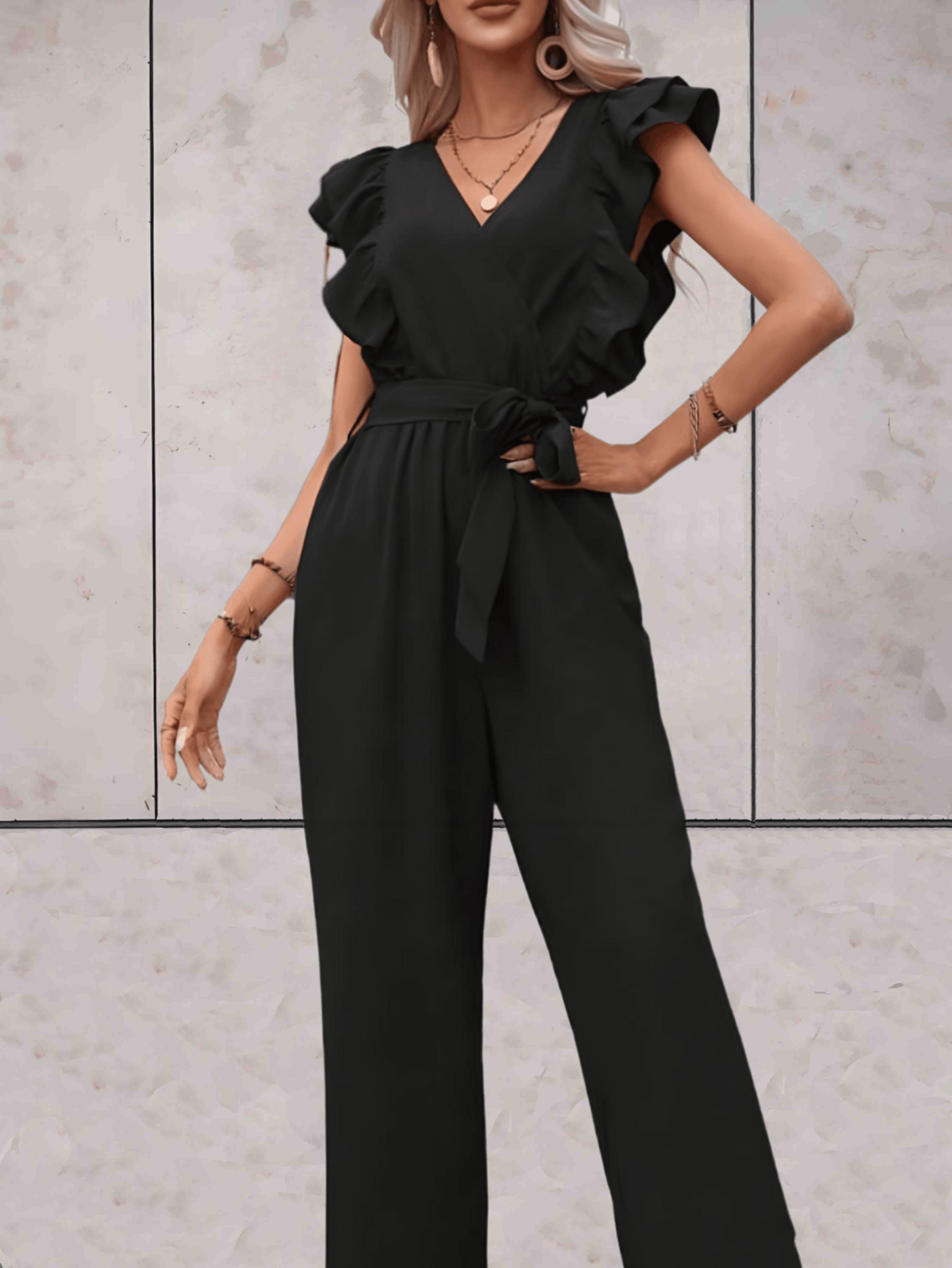 Stilig jumpsuit med V-hals og volanger for kvinner
