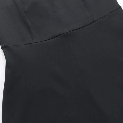 Elegant minikjole med halterneckutringning