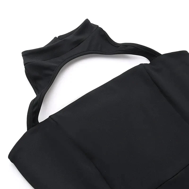Elegant minikjole med halterneckutringning