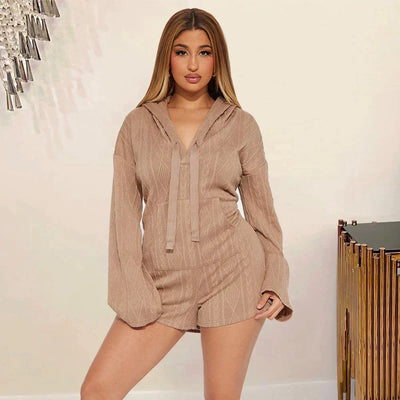 Strukturert jumpsuit med hette og lommer foran