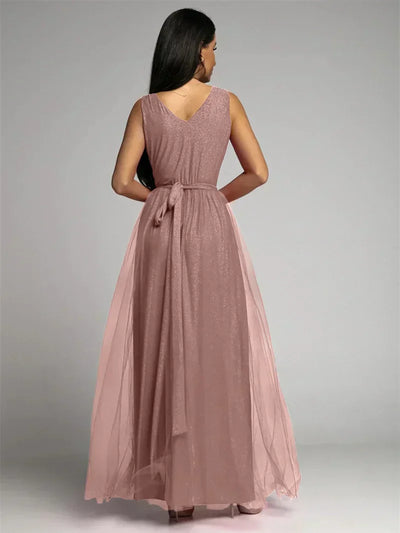 Elegant kjole med V-hals