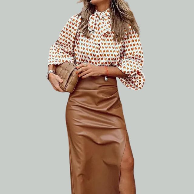 Bluse med houndstooth-trykk og høy krage