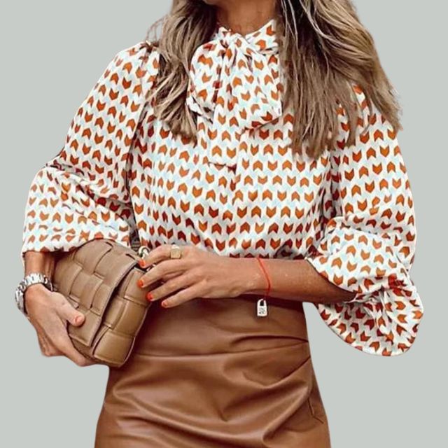 Bluse med houndstooth-trykk og høy krage