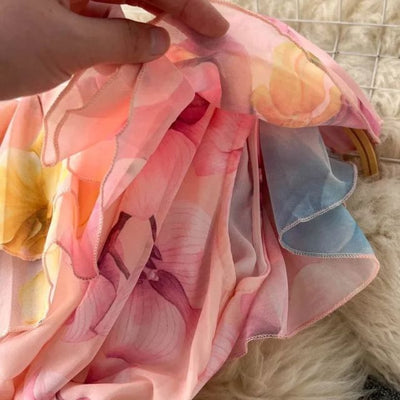 Blomstret kjole med halterneck og volanger