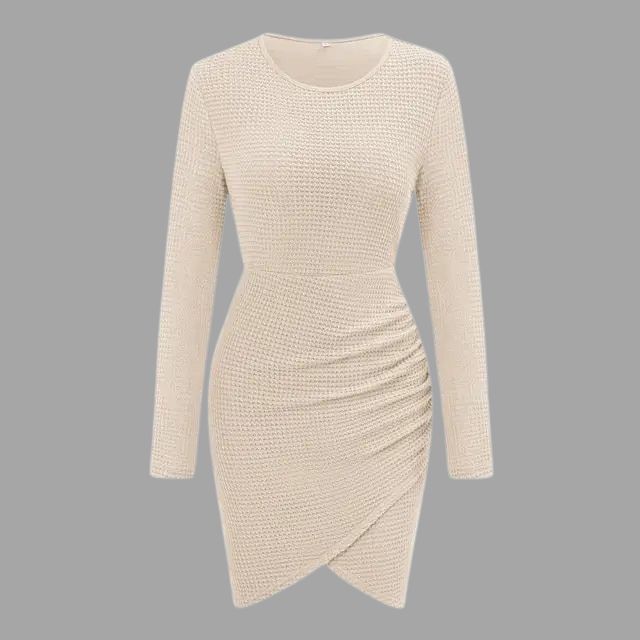 Elegant minikjole med lange ermer og asymmetrisk nederkant