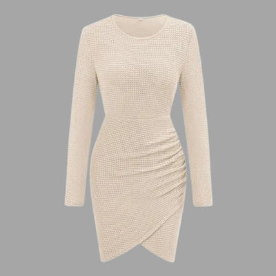 Elegant minikjole med lange ermer og asymmetrisk nederkant
