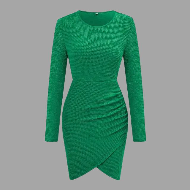 Elegant minikjole med lange ermer og asymmetrisk nederkant