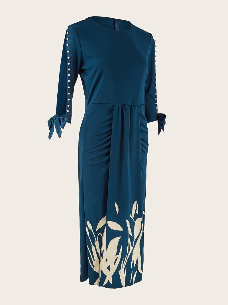 Elegant kjole med perlebesatte ermer