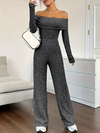 Ribbestrikket jumpsuit med skulderstropper