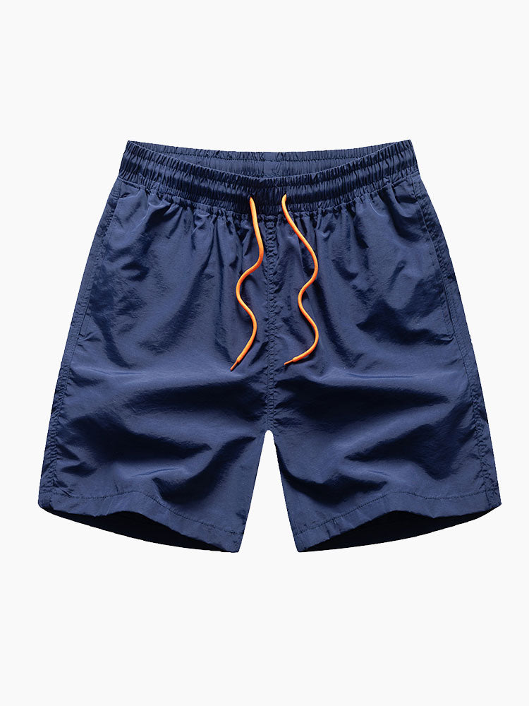 Skjorte og badeshorts med geometrisk trykk