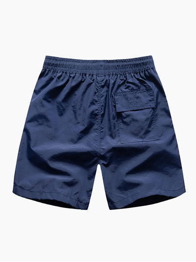 Skjorte og badeshorts med geometrisk trykk
