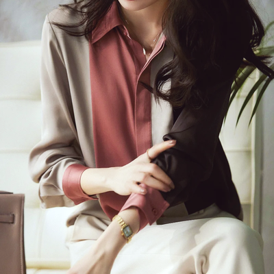 Elegant langermet bluse med satengknapper for kvinner