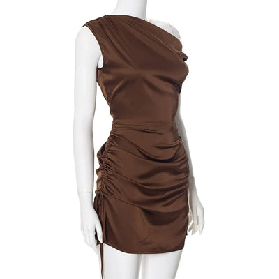 Asymmetrisk bodycon-minikjole med plisseringer