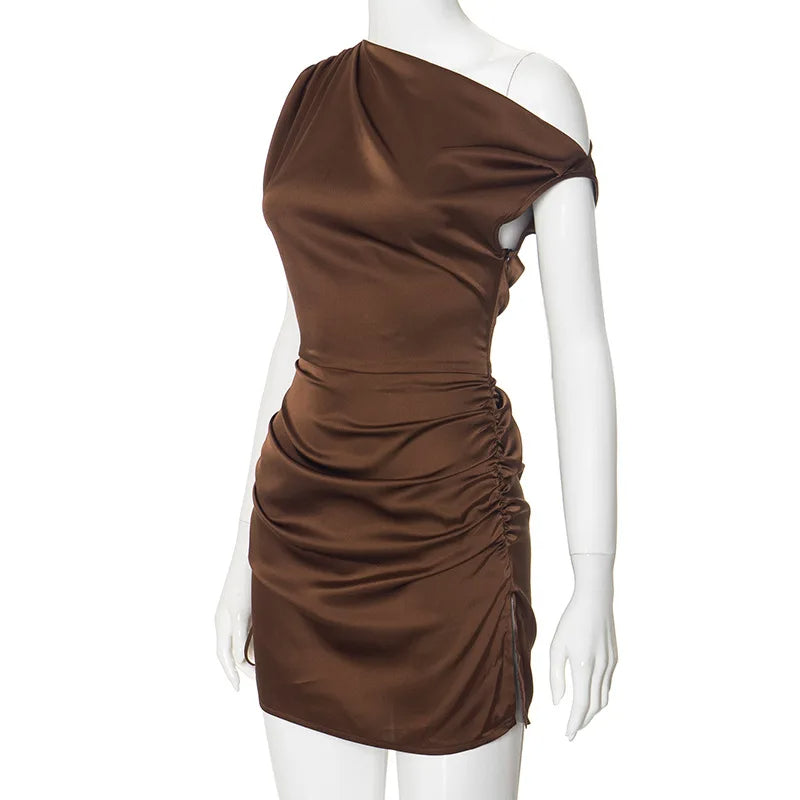 Asymmetrisk bodycon-minikjole med plisseringer
