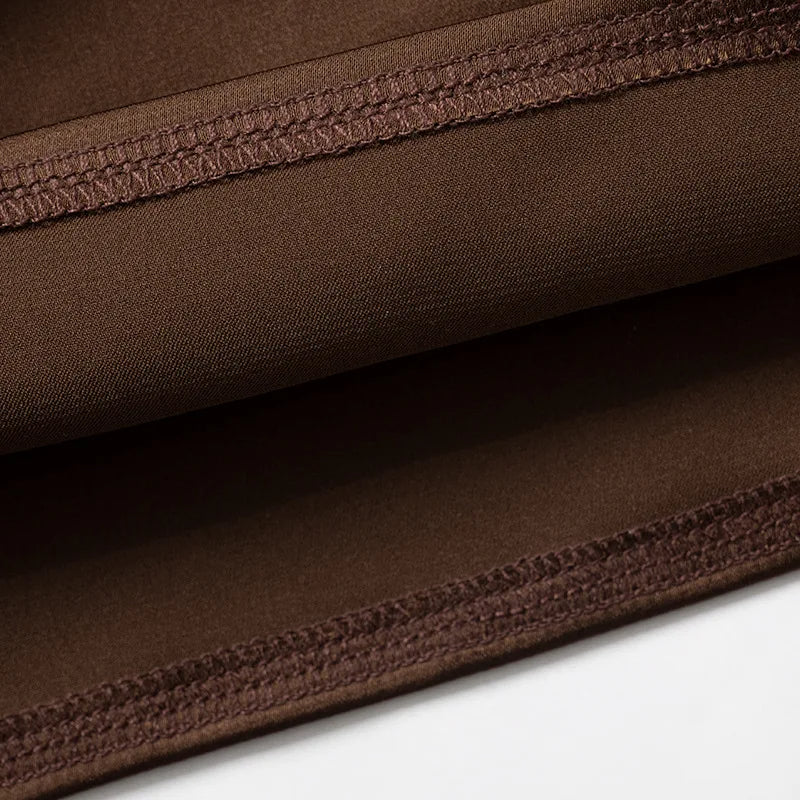 Asymmetrisk bodycon-minikjole med plisseringer