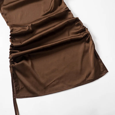 Asymmetrisk bodycon-minikjole med plisseringer