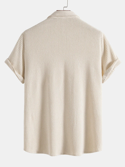 Vaffelknappet skjorte og shorts