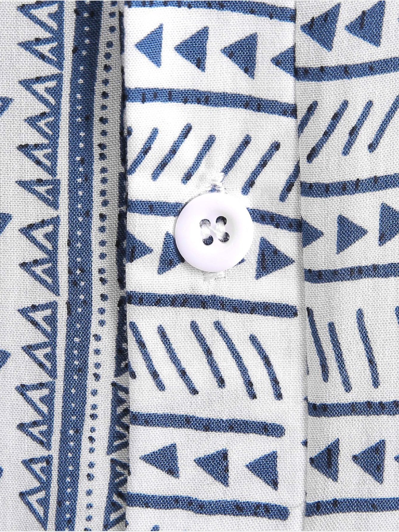 Skjorte med geometrisk tribaltrykk og halv mansjett med Henley-krage
