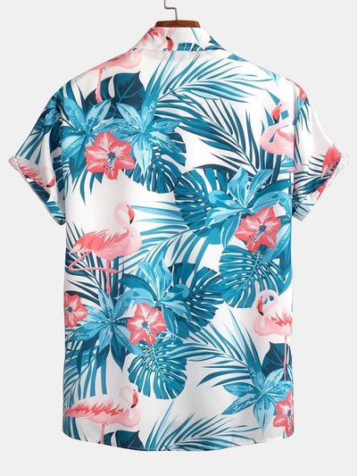 Skjorte med flamingoknappslå og badedrakt med tropisk mønster